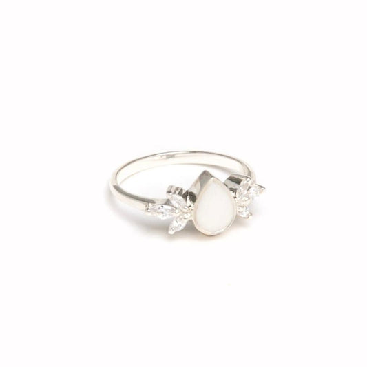 Laurel Wreath Teardrop Ring Silver